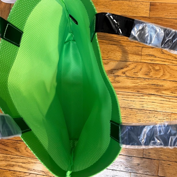 DKNY Green Tote Bag - Picture 5 of 7